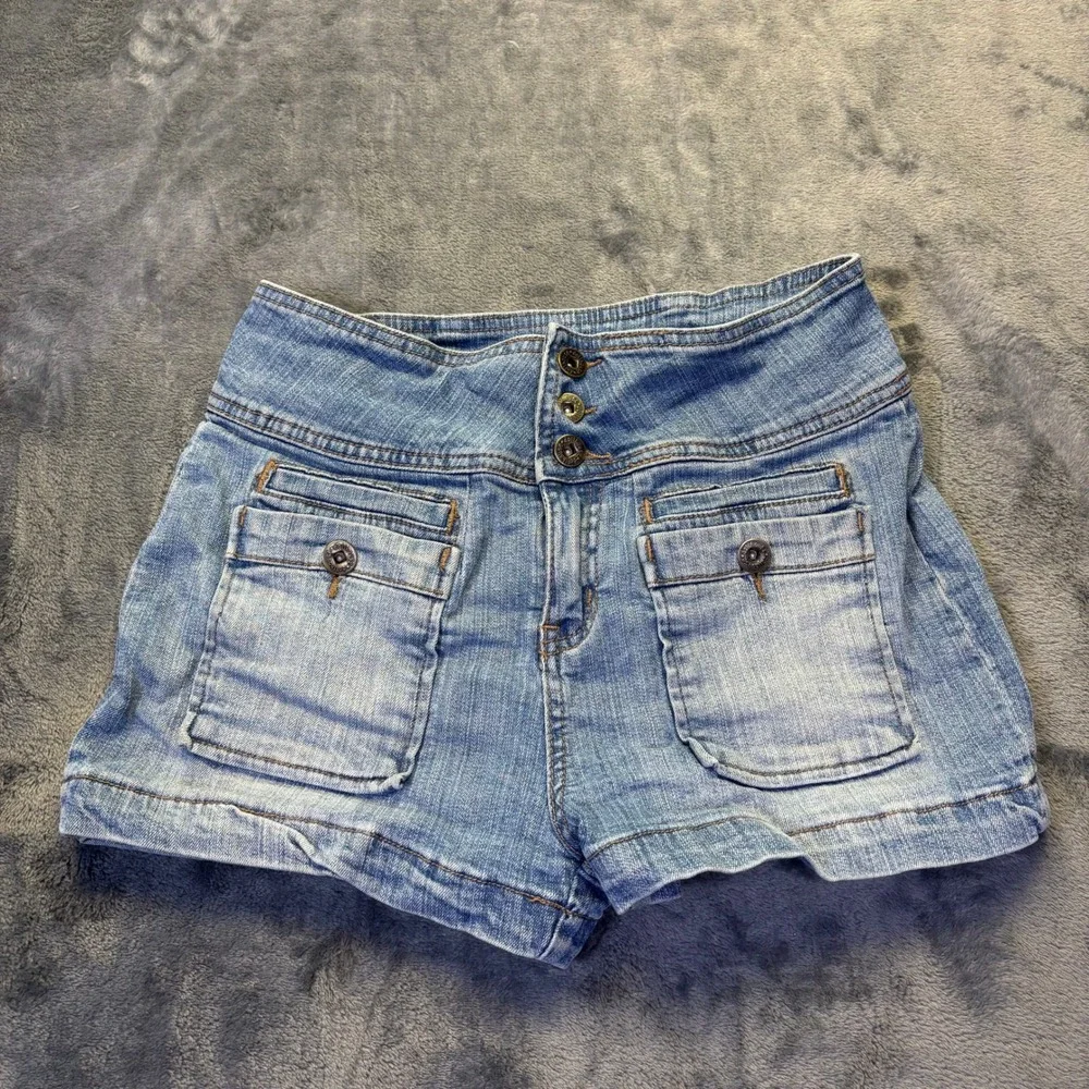 Dollhouse‎ Denim Shorts Womens Size 5 Light Wash Cargo Pocket Y2K Low Rise